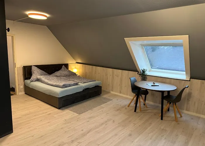 Haus Seefalke - 250 M Zum