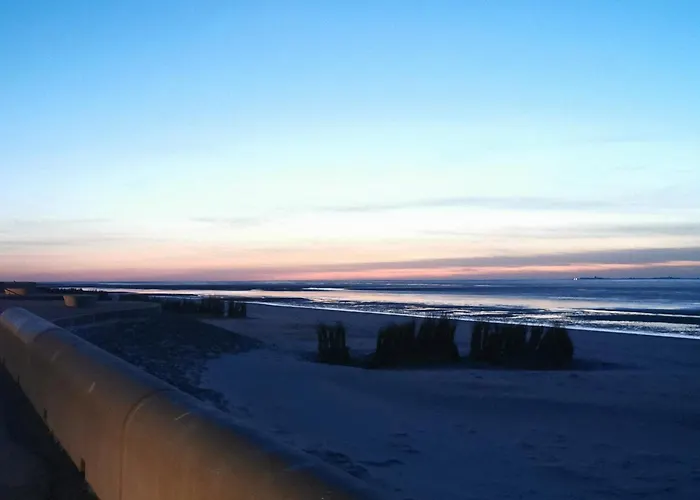 CuxHeaven - modernes Studio-Apartment direkt am Meer mit 65 Zoll TV und Tiefgarage in Duhnen